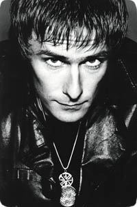 Rockfutaaja Kalle Ahola puhuisi jalkapallosta vaikka koko päivän. Suosikkijoukkue on Argentiina.