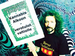 Kannabis kioskeihin, tuumaa Larmela.