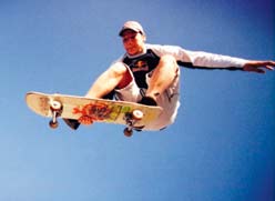 Jouni Salo vetää ja Platinium Skateboards, Aeon Shoes, Bastard, Lamina, Electric, Red Bull sekä Sony Ericsson kiittävät.