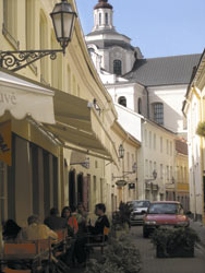 Matkaa Vilnaan on Helsingistä vaivaiset 800 kilometriä.