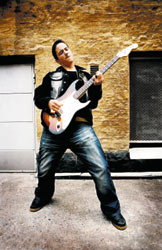 Andreas af Enehielm on tosielämässä 70-luvun rokkijätkä.