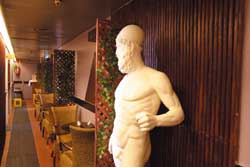 Voguessa myös seurustellaan, minkä pesemiseltä ehditään.