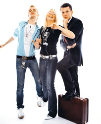 Vesa, 24: Dieselin vaatemyyjä, stailisti, vaatesuunnittelun opiskelija. Inka, 23: EMI Finlandin office manager, Popstars-Janen promoottori. Sakari, 30: asianajaja helsinkiläisessä lakitoimistossa.