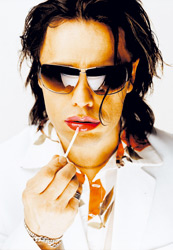 Kymmenen vuotta sitten yksi tyyppi kertoi tilanneensa Hesarin vain nähdäkseen mun kuolinilmoituksen, tilittää Teuvo.