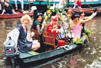 damissa yhdistyy vesi, päihteet ja vapaamielisyys. Siis sinne.