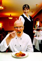 kolmen kruunun kokki Heikki Niska lausuu pyydettäessä myös runoja.