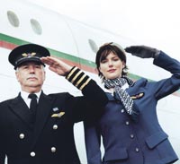 Helsinki-Vantaan lentokentän kautta kulkee vuosittain 10,7 miljoonaa matkustajaa ja lentoemot tietävät heistä hauskimmat tarinat.