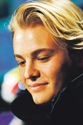 Nico Rosberg asuu vielä vanhempiensa luona - periaatteessa. "On aamuja, etten muista missä maassa olen. Se on pelottavaa. Joskus ihmiset kysyvät missä olin eilen, enkä muista. En kuitenkaan kehtaa sanoa niin, koska ihmiset voisivat luulla, että brass