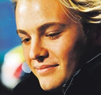 Kultalusikka suusta ja talla pohjaan.