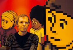 Habbo-nimi keksittiin “yhden väsyneen palaverin aikana juuri ennen pikkujouluja. Kukaan ei pitänyt Habbo-nimeä minään wow-keksintönä, mutta kun havaittiin että se sopii kaikille kielille, päätimme pitää sen”, kertoo Habbo-brändin omistajafima Sulakke