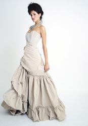 Ei vähä mitään. Peter Sorosen tekemästä iltapuvusta saa maksaa yli 6 000 euroa.