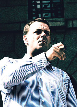 Jan Vapaavuori golffaa Talissa ja Pickalassa. Hän lenkkeilee, pelaa kaukalopalloa, salibandya ja tennistä. Ja kannattaa intohimoisesti HIFKiä.