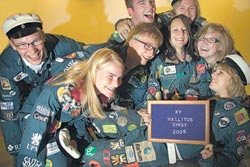 Kauppatieteilijöitä naurattaa. Ja mikäs on nauraessa. He uskovat tienaavansa 35-vuotiaana 4 300 euroa, enemmän kuin minkään muun tiedekunnan opiskelijat.