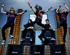 André Linman  laulu & kitara, 15; Alex Ivars  kitara, 16; Calle Fahllund  rummut, 15; Jesper Welroos  koskettimet, 15; Henrik Kurkiala  basso, 16