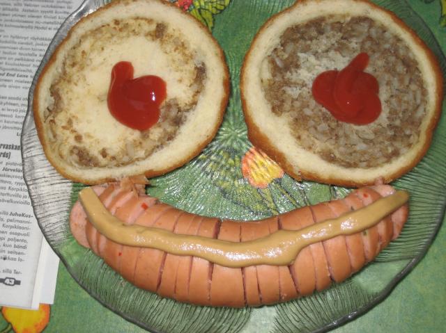 Ruokailu on iloinen asia.. =D