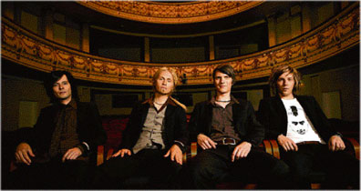 Moniväristä stadionrockia.  Jimi Pääkallon Technicolour villitsee 15.8.  Espan lavalla.