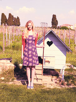 Auts! Auts! Nokkiminen ei lopu koskaan. Ei edes luomukanalassa.