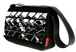 Vanha kuorma-auton rengas à la Secco.