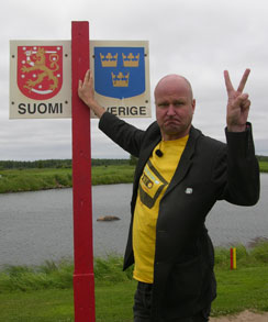 “Minut meinattiin hakata Pietarsaaressa kun puhuin suomea”, Peltonen väittää itselleen.