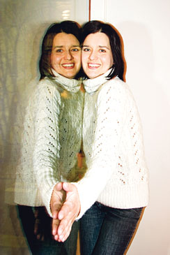 Vilma Melasniemi teki musiikillisen debyyttinsä Ultra Bran ensimmäisellä ep:llä “Ampukaa komissaarit nuo hullut koirat”. “Kuuntelen sitä kerran seitsemässä vuodessa.”