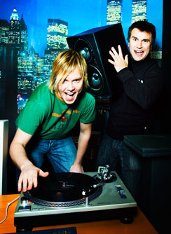 Super8 & Tab kuuluu brittiläisen Anjunabeats-levylafkan talliin.