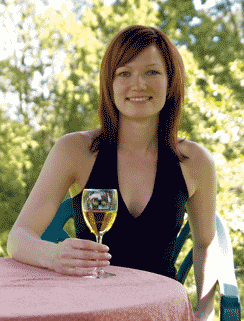 Alahovin viinitila. Tutkija Minna, 27