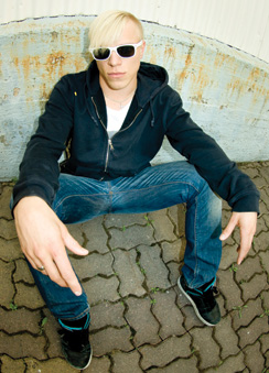 Jihuu! Beats and Styles viihdyttää baarikansaa.