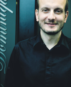 Hans Välimäki sai houkuteltua huippukokki Mathias Dahlgrenin Dompan keittiöön. Hetkeksi.