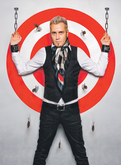 Kauppamies Kalle Keskinen myi Maskun Kalustetalon Topi Sukarille kerralla 720 melamiinihyllypakettia.