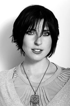 Sanna Annukka kertoo, että Sanna Annukka Briteissä paljon myyvempi nimi kuin Sanna Smith. Eikä nimeä koskaan lausuta oikein.