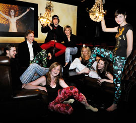 Kalsarikinkeröijät kisaavat parhaan bilejärjestäjän tittelistä ja 20 000 euron palkinnosta.