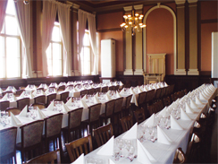 Panimoravintola Koulun pöytiin mahtuu yksi jos toinenkin ruokailija.