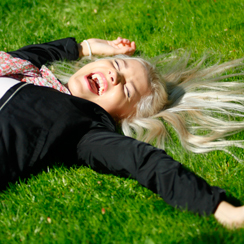 Anna Laulumaan, 18, mielestä kesätyö musikaalitähtenä on kivempaa kuin edellinen kesätyö puhelinmyyjänä.