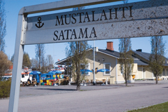 Kohta Mustanlahden kilpi kiiltää jälleen.