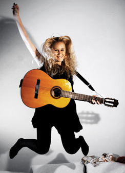 Tammisaaressa syntynyt Andersson on vihainen synnytyssairaalan lopettamisesta. “Sitten synnytellään autossa matkalla Hankoon.”