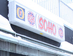 Tiistai-iltaisin Sohossa ei palella, vaan hien otsalle nostattavat tuliset Curry Clubin annokset.