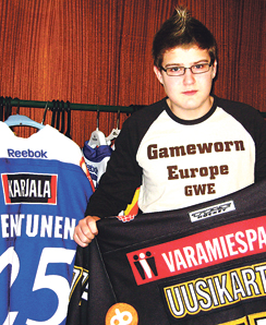 Toimitusjohtaja Matti Lindholm, 17, perusti yrityksen varaston omaan makuuhuoneeseensa.