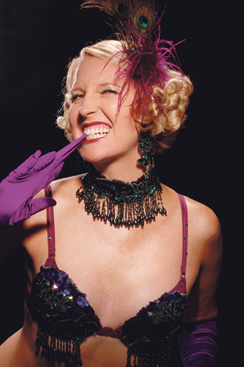 “Olen saanut runsaasti kehuja kirjastani, mutta paras saamani palaute on se, kun 20-vuotias kundi kirjoitti blogissaan, että perseeni on vertaansa vailla”, kertoo burleskihistorioitsija Michelle Baldwin.