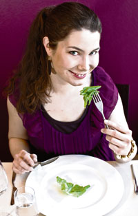 “Sikatilavideoita ei voi katsoa puhtaalla omallatunnolla. Ihmiset kauhistuvat ja yrittävät selittää itselleen, että videolla nähdyt hirveydet ovat poikkeustapauksia. Eivät ne valitettavasti ole”, sanoo Emma Kari, kasvissyöjä yläasteikäisestä.