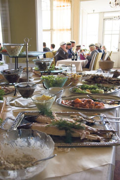 Ravintola Samppalinnan terassilla tänä kesänä Turun Nuoren Teatterin musiikkihupailu Oo Las Palmas.