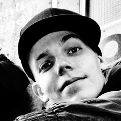 Elastinen aikoo juosta CITYCooperissa 3 000 metriä. Mutta ovatko venyttelyt Elastiselle tarpeettomia?