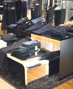 Acnea ja See by Chloéa saa pian Stockalta.