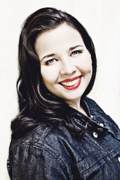 Miina Supinen kutsui esikoisteostaan Liha tottelee kuria Lihikseksi.