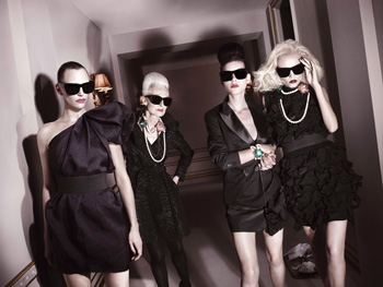 Lanvin-kokoelmassa mallittavat muun muassa Natascha Poly ja Jane Schmitt.