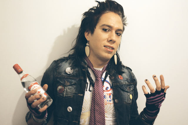 Valtteri Airaksisen bändin keikoilla tullaan näkemään cheerleadereita.