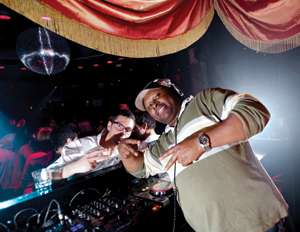 Tivoli-miehet Michele Di Nauta ja Cliff Magori Ogutu Funker Vol. 2 -bileissä.