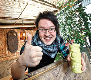 Slash on Ollikaisen idoli. 15-vuotiaana Ollikainen sai äitinsä ostamaan Tallinnasta hänelle pullon Jack Danielsia, joka oli lupa juoda 18-vuotiaana. ”Slash joi aina sitä. Korkkasin pullon vasta 2011.”