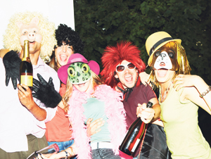 Kuvan henkilöt eivät liity juttuun, eivätkä he työskentele McDonald'sissa.