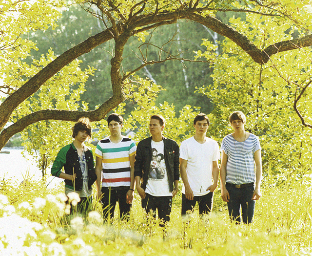 Indiebändi French Filmsiä on riepoteltu, joten pojat pääsivät vasta nyt juhlimaan levyä.