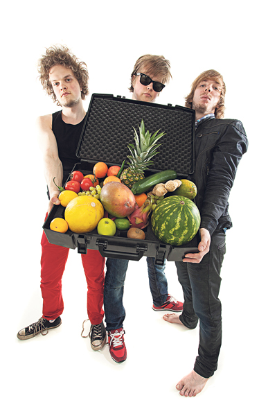 Wedding Crashersin laulaja-kitaristi Esa Pottonen on soittanut eksänsä häissä.